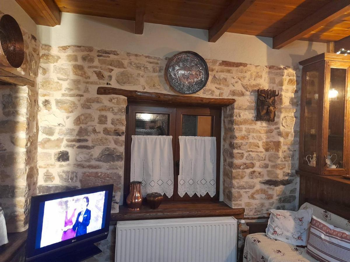 Το Πέτρινο Της Γιαγιάς Μαρίκας Appartement Karpenisi Buitenkant foto