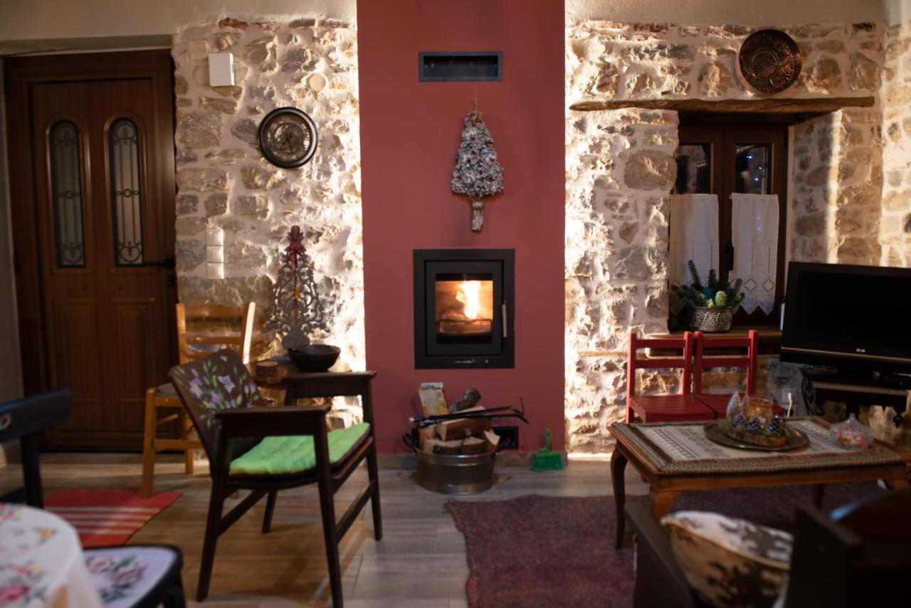 Το Πέτρινο Της Γιαγιάς Μαρίκας Appartement Karpenisi Buitenkant foto