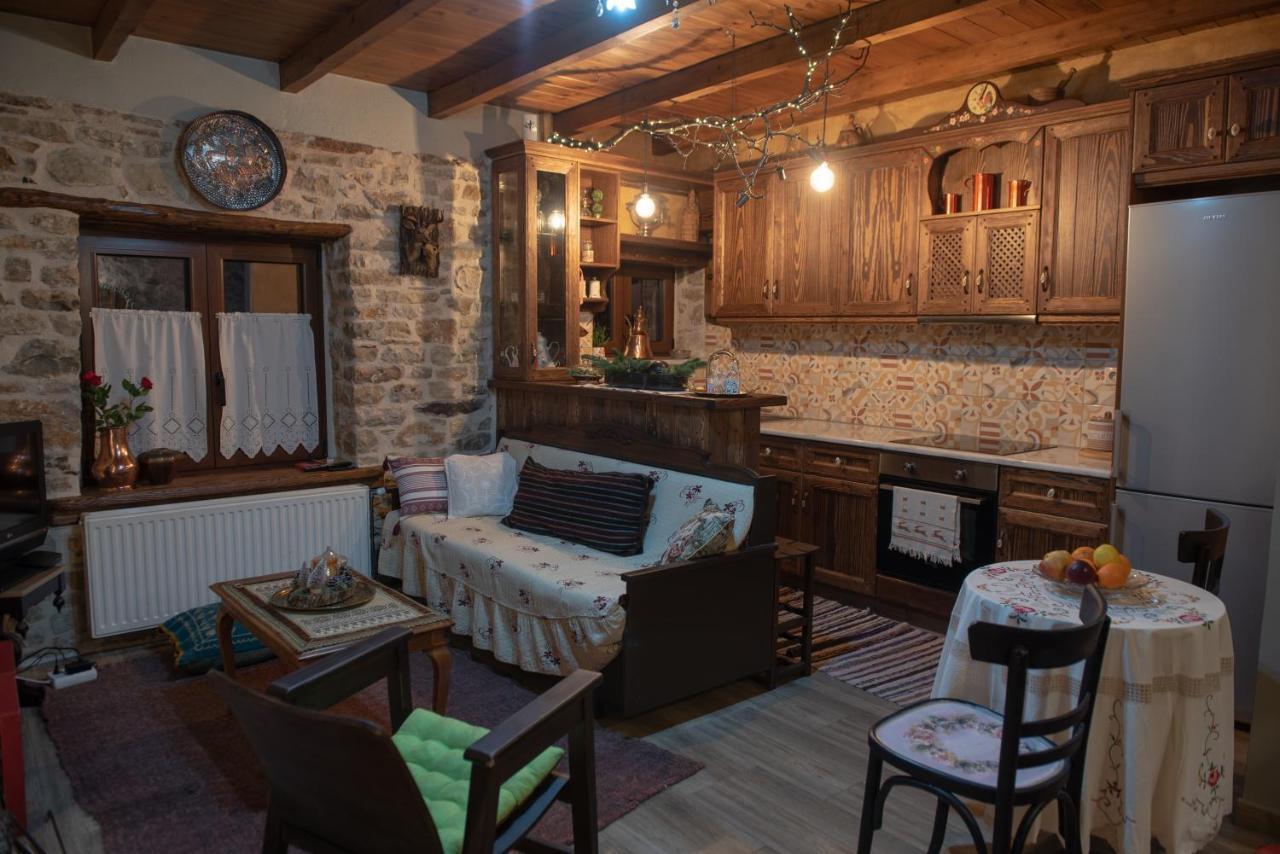 Το Πέτρινο Της Γιαγιάς Μαρίκας Appartement Karpenisi Buitenkant foto