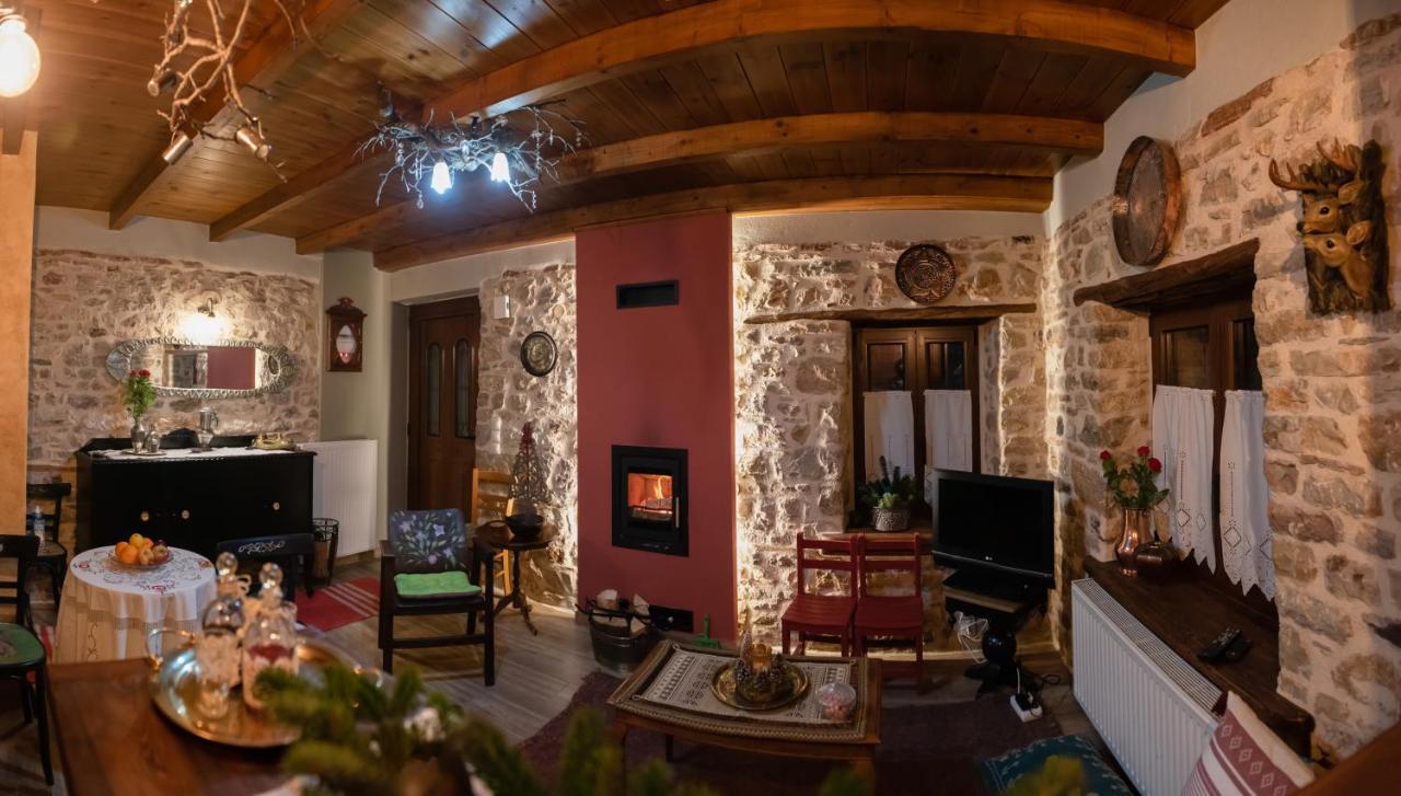 Το Πέτρινο Της Γιαγιάς Μαρίκας Appartement Karpenisi Buitenkant foto