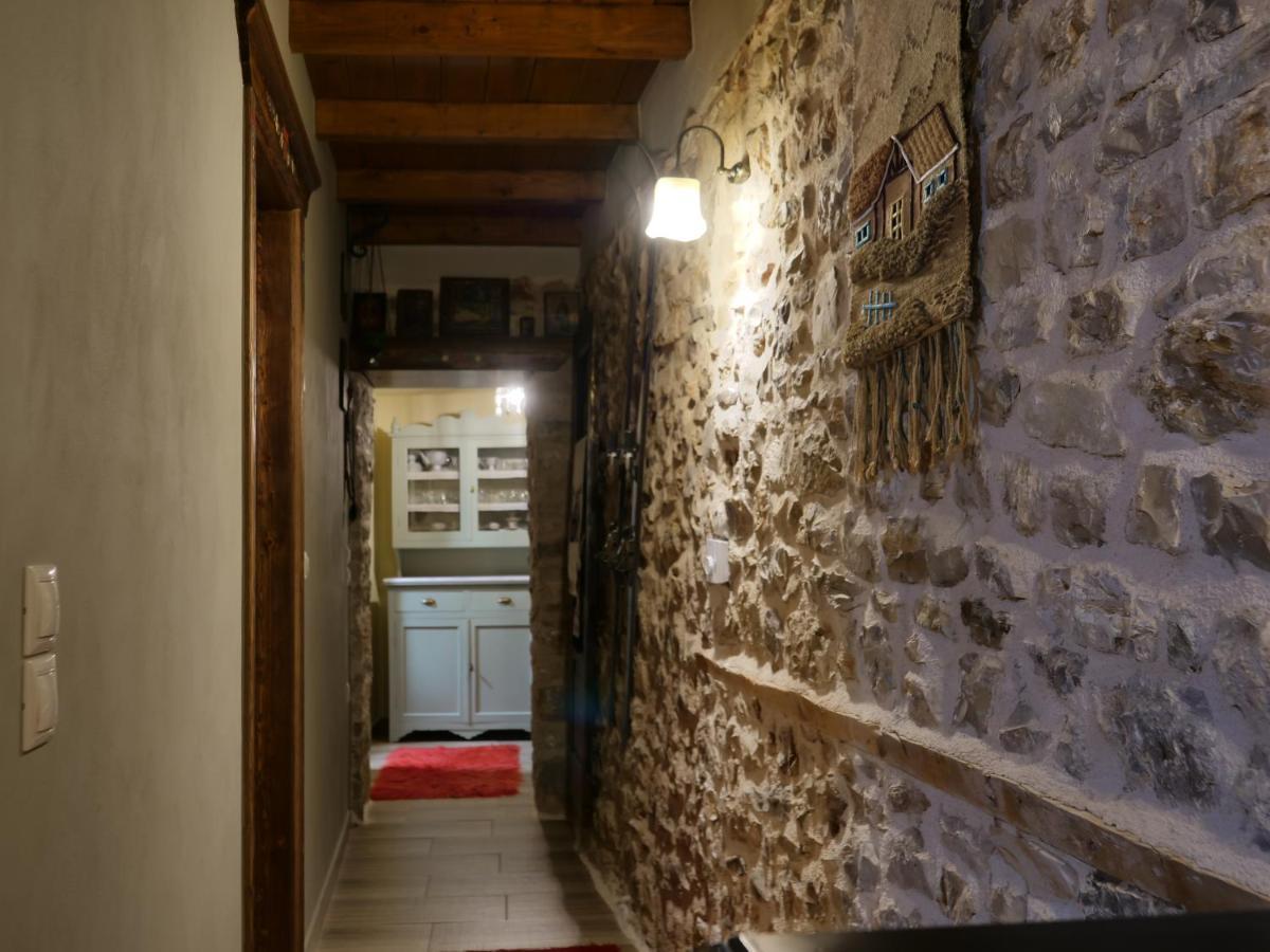 Το Πέτρινο Της Γιαγιάς Μαρίκας Appartement Karpenisi Buitenkant foto