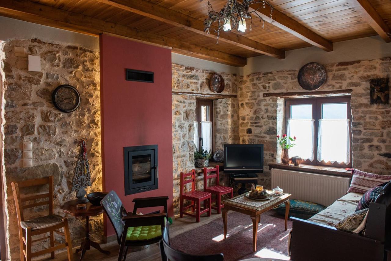 Το Πέτρινο Της Γιαγιάς Μαρίκας Appartement Karpenisi Buitenkant foto
